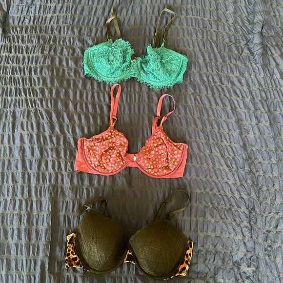 Lot of 3 Victoria’s Secret bras - size 38C - Picture 1 of 7